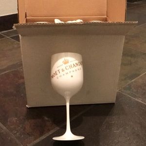 6 Moet Chandon acrylic champagne glasses Never used